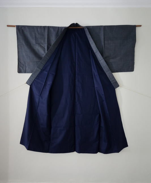 Hundred-tortoise motif indigo kimono