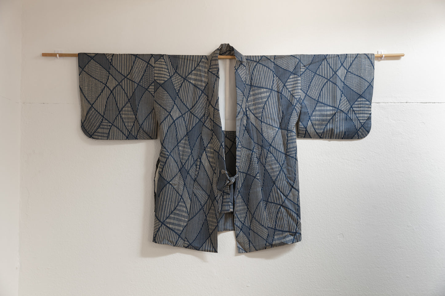 Wavy-striped indigo haori