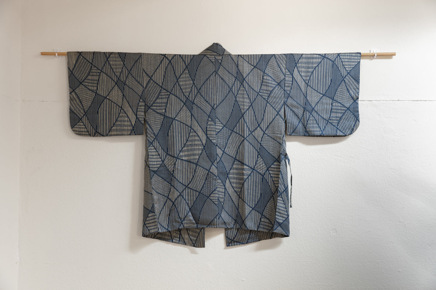 Wavy-striped indigo haori