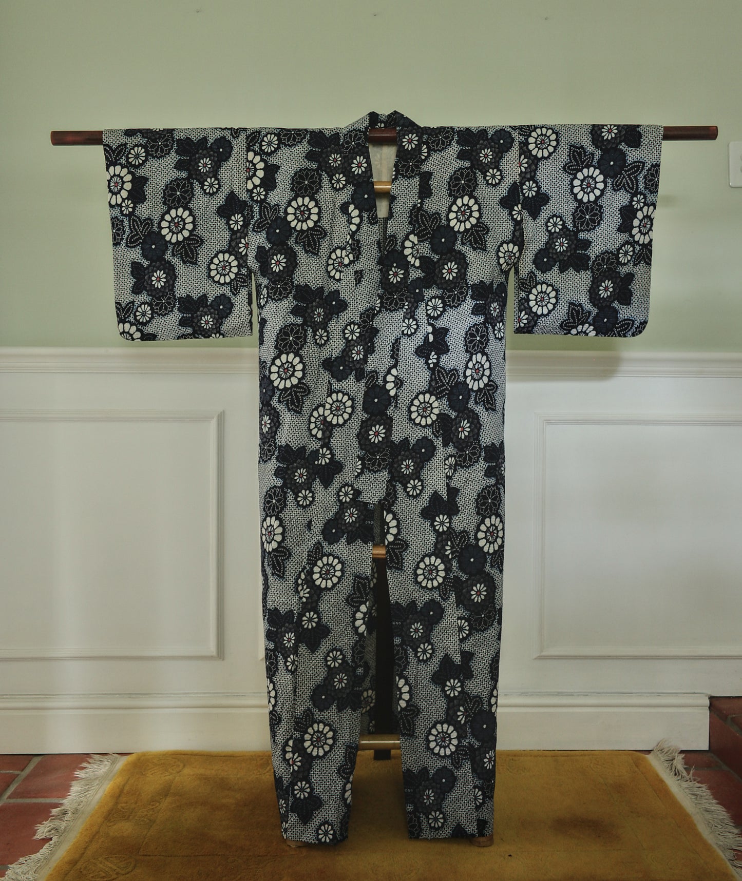 Cotton yukata with shibori indigo chrysanthemum print